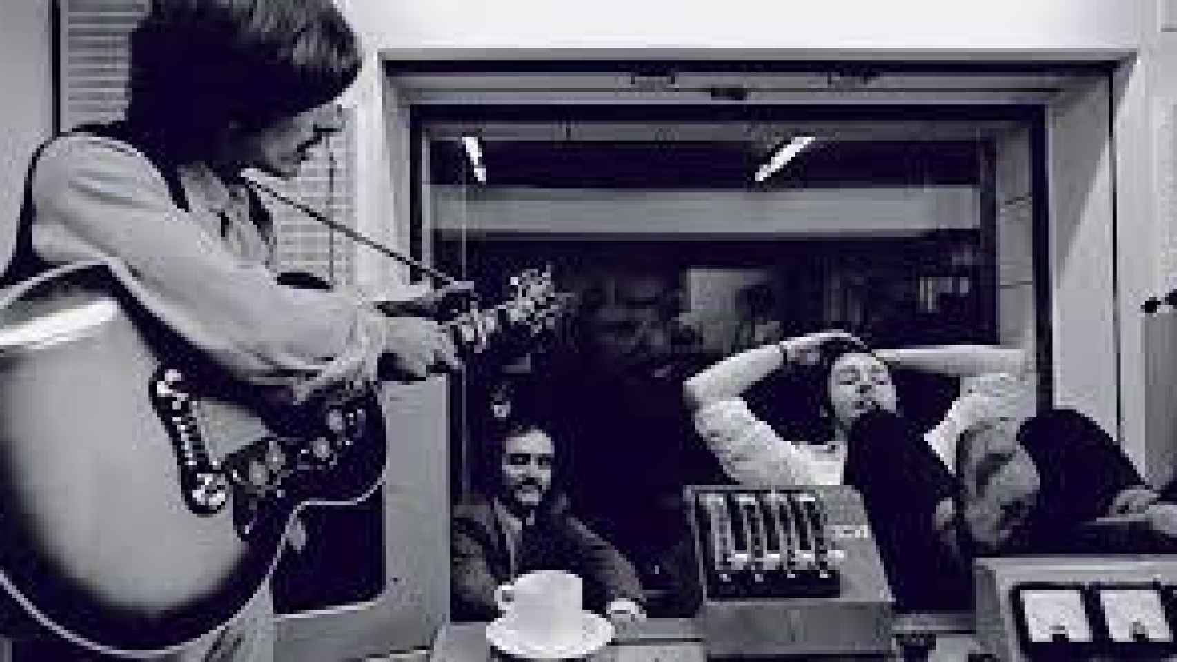 George Harrison y Paul McCartney durante las sesiones del 'Doble Blanco'.