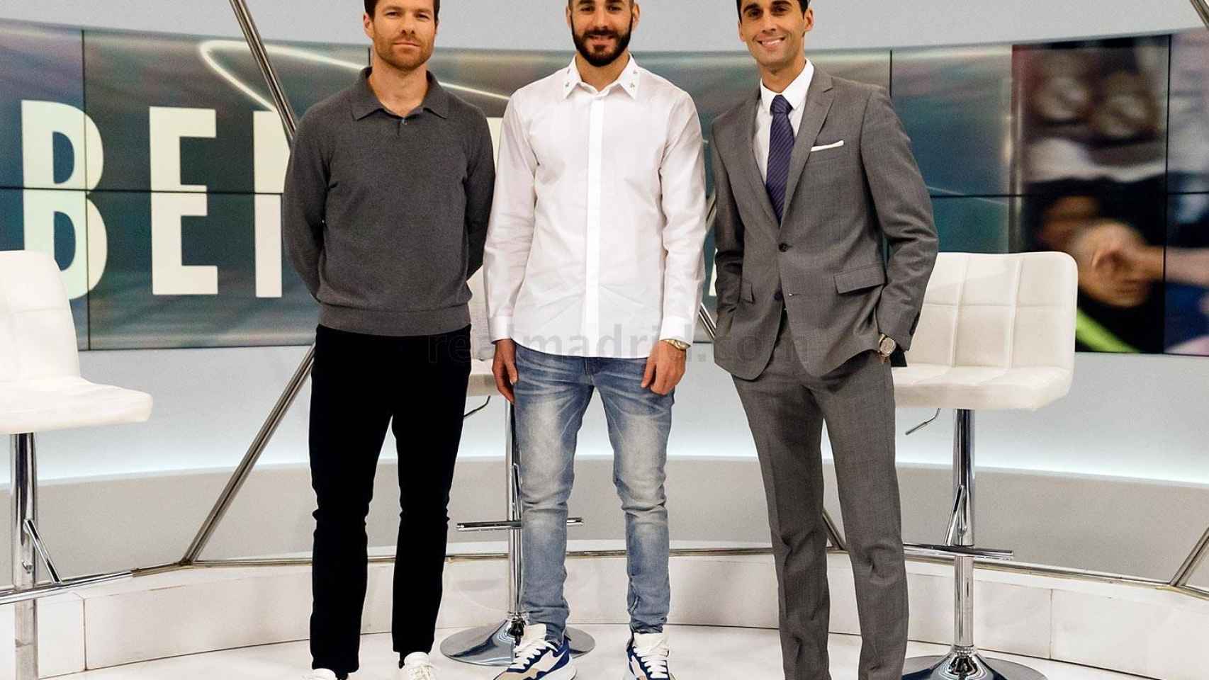 Benzema con Xabi Alonso y Arbeloa.
