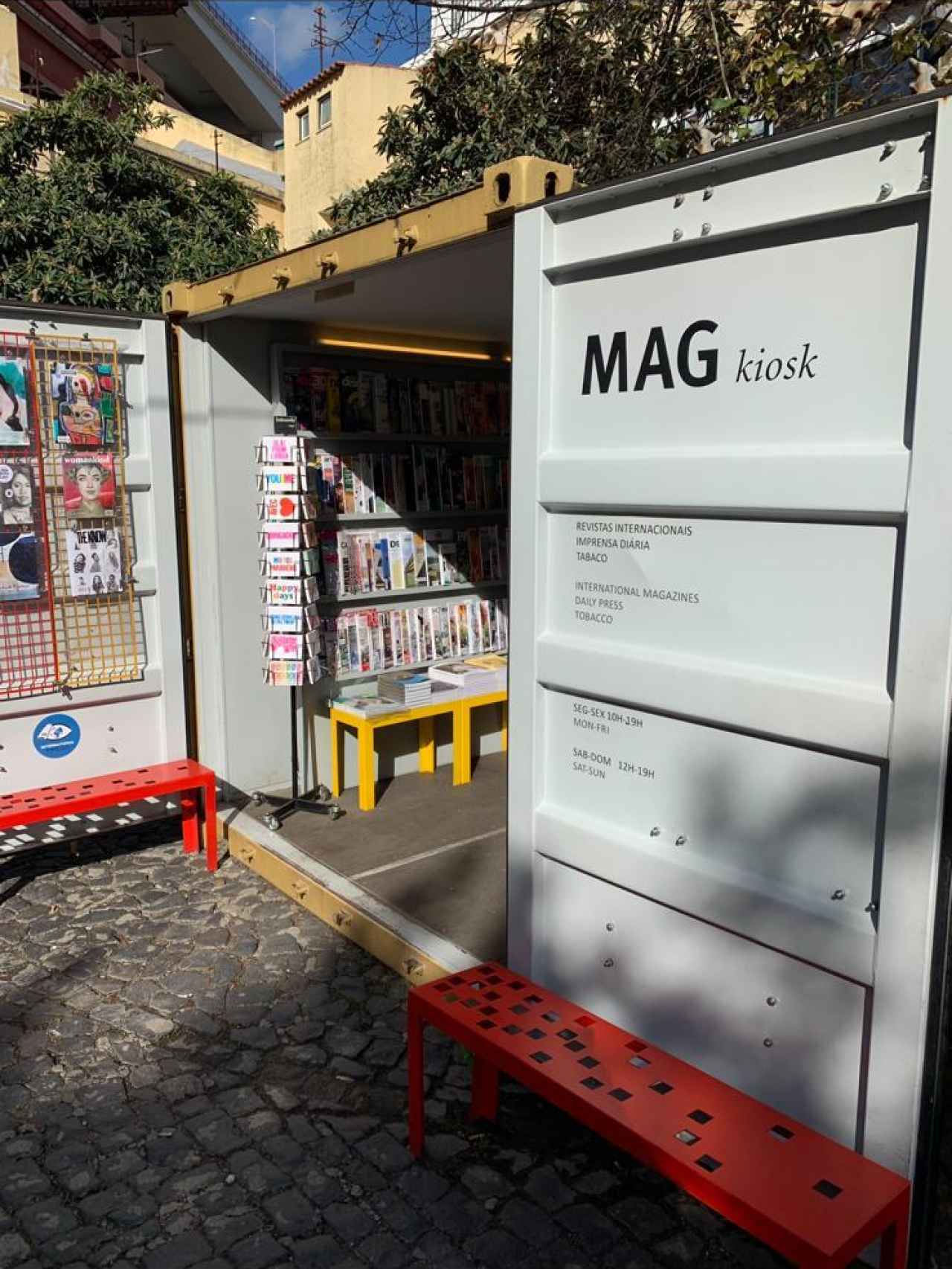 Mag Kiosk, el contenedor con las mejores revistas del mundo en LXFactory en Lisboa