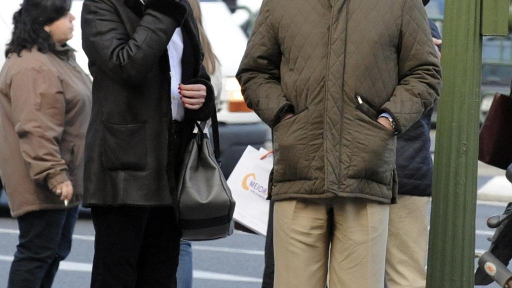 Mariola Martínez-Bordiú y Rafael Ardid por las calles de Madrid.