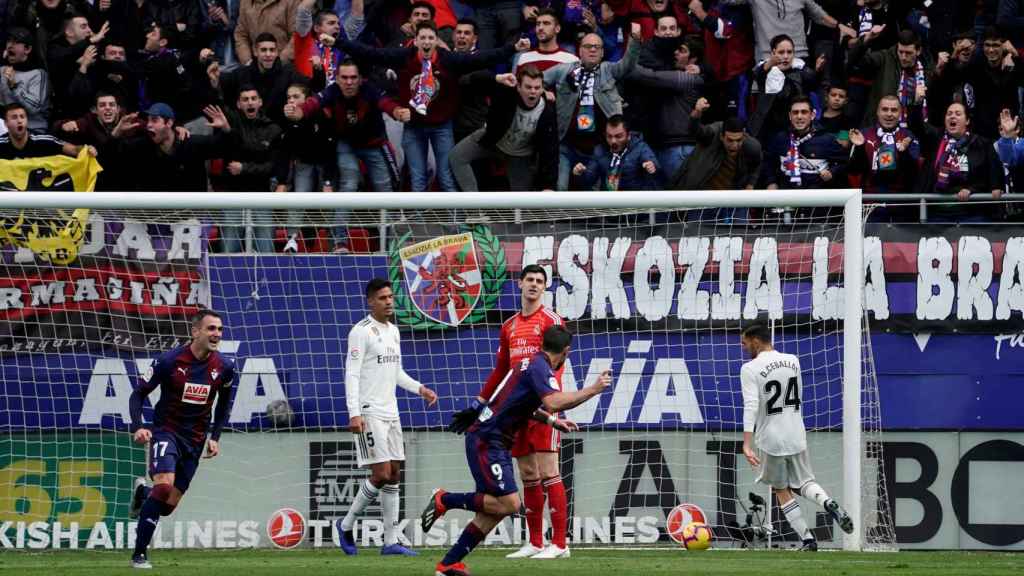 El Eibar celebra uno de los goles al Real Madrid