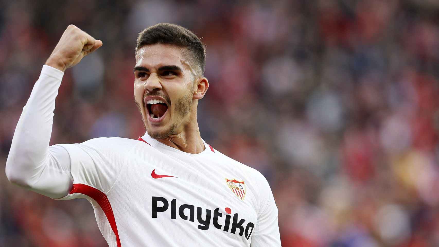 André Silva celebra un gol con el Sevilla.