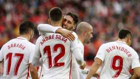André Silva, delantero del Sevilla, celebra su gol al Valladolid