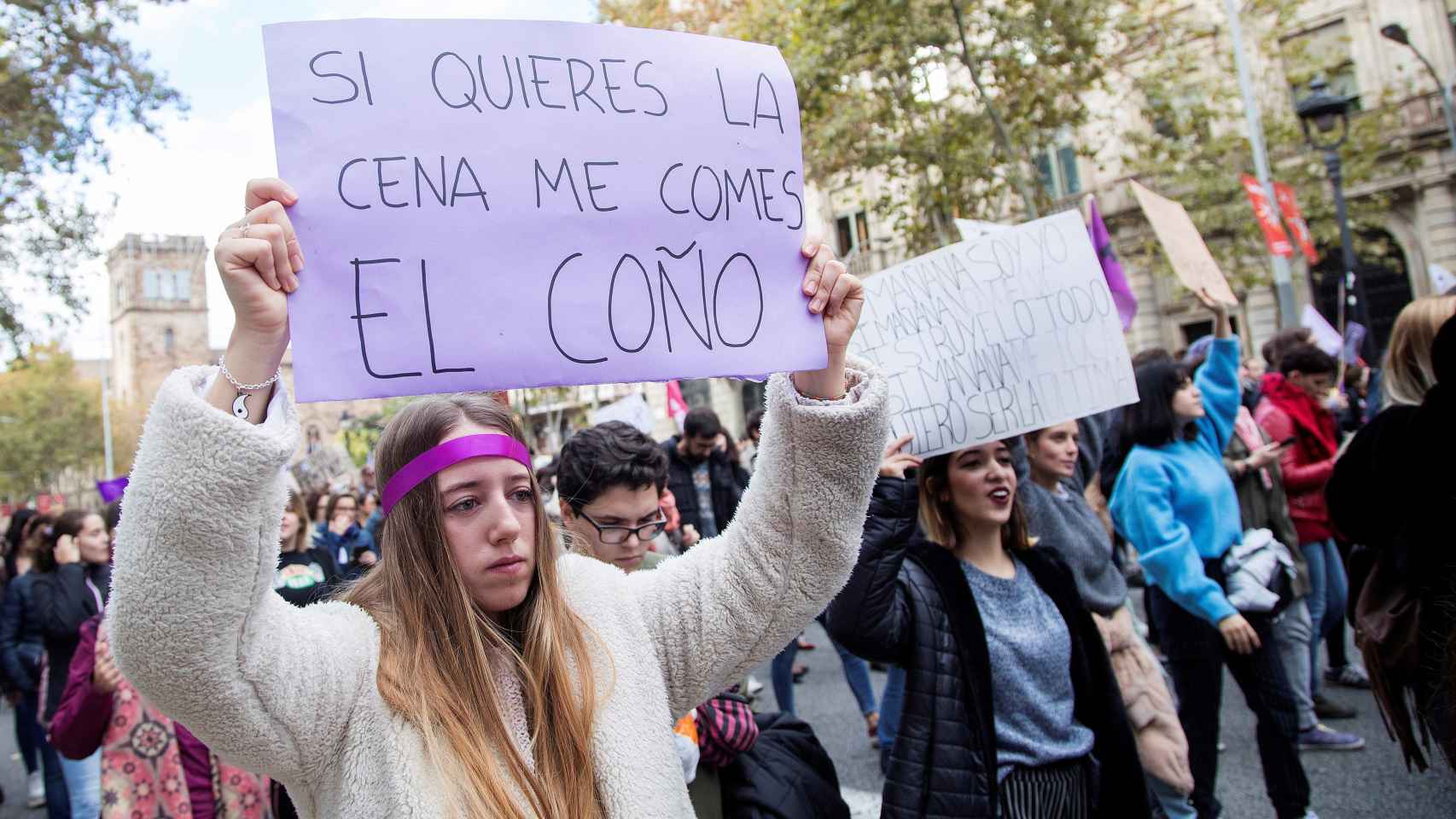 Participantes en la marcha de Barcelona convocada por la entidad Noviembre Feminista contra la violencia machista.