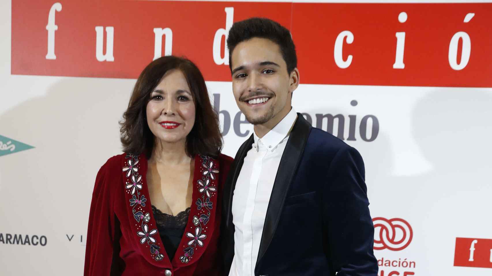 Isabel Gemio y su hijo Diego Manrique durante el décimo aniversario de la fundación