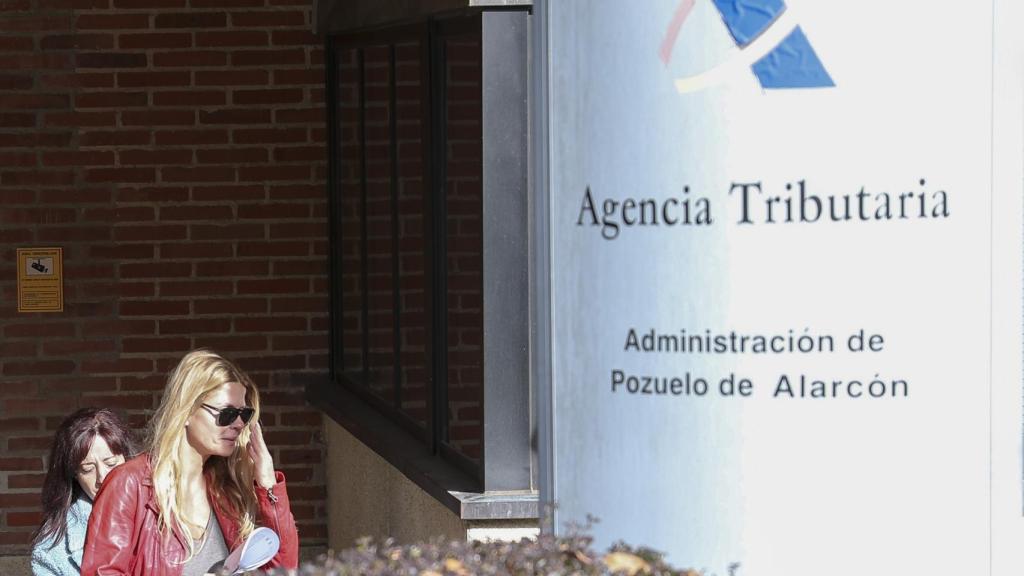 Makoke saliendo de la Agencia Tributaria