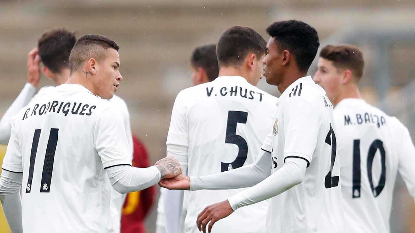 Los jugadores del Juvenil A celebran un gol en Roma en la UEFA Youth League