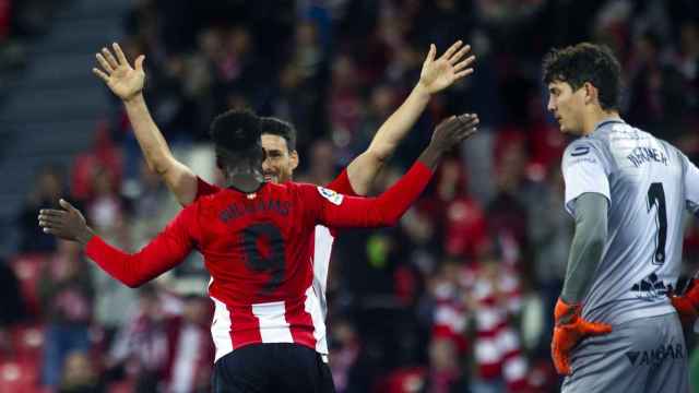 Iñaki Williams y Aritz Aduriz celebrando un gol