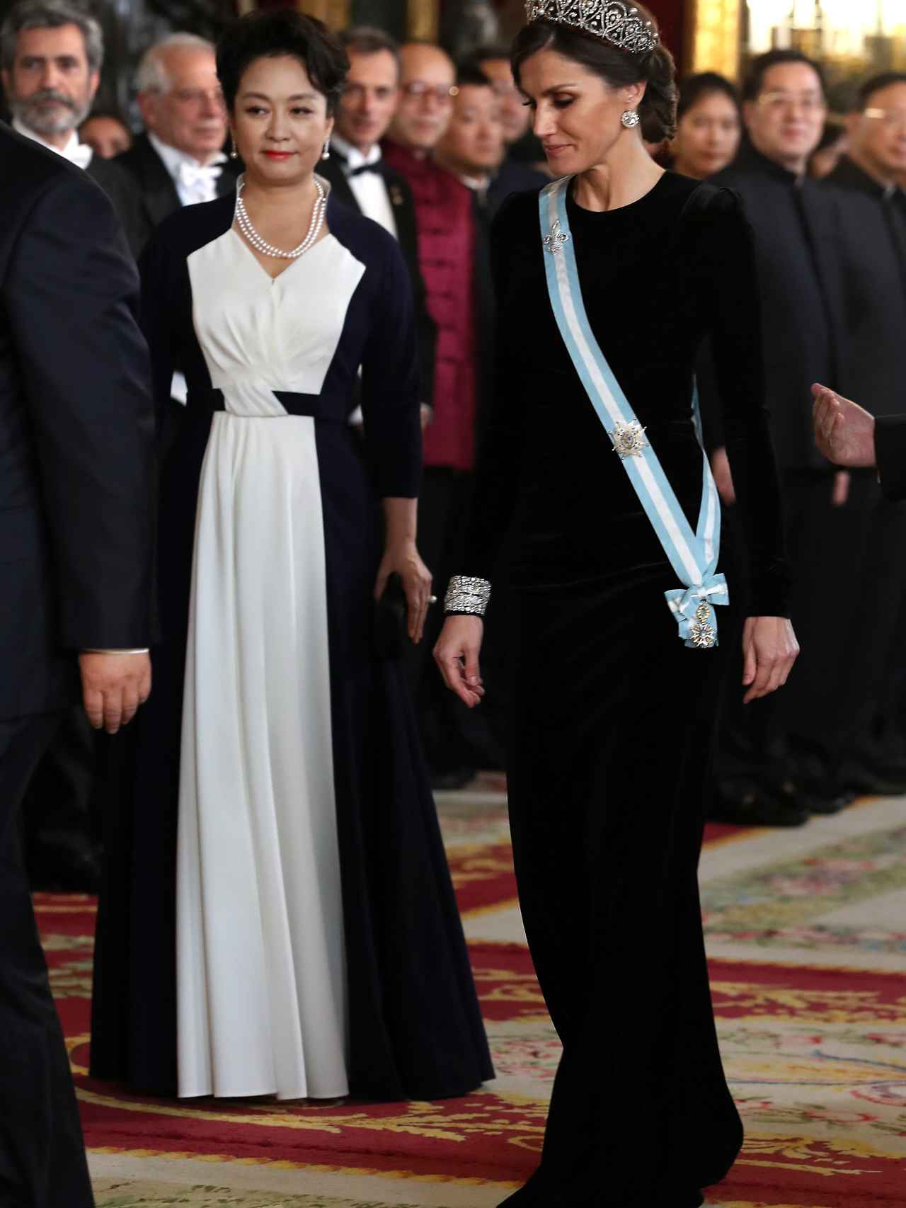 Peng Liyuan y Letizia, muy elegantes en la cena de gala.