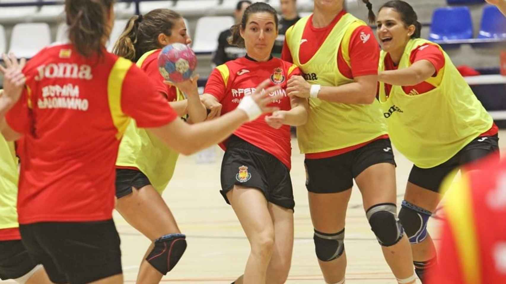 Ana jugando con la selección española.