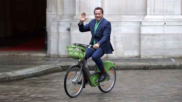 Arnold Schwarzenegger, en bicicleta.