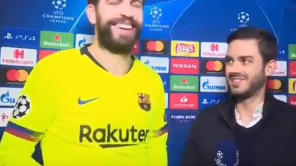Piqué no pudo evitar reírse.