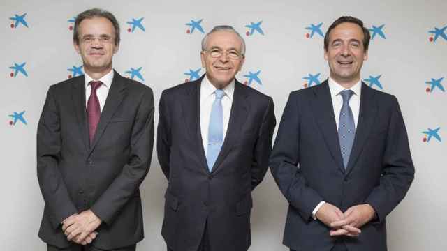 Jordi Gual, presidente de Caixabank; Isidro Fainé, presidente de la Fundación Bancaria La Caixa y Gonzalo Gortázar, CEO de Caixabank.