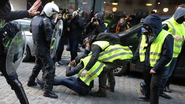 Cerca de 60 detenidos tras los incidentes en la manifestación de los 'chalecos amarillos' en Bruselas