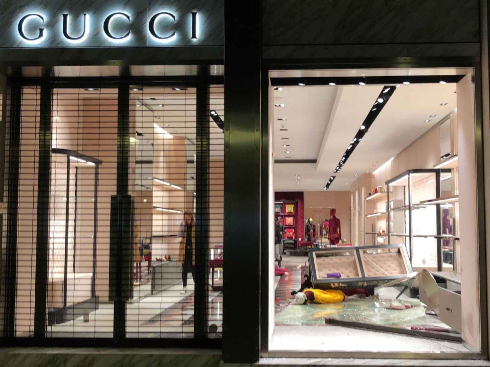 Espectacular alunizaje nocturno contra la tienda de Gucci de Barcelona