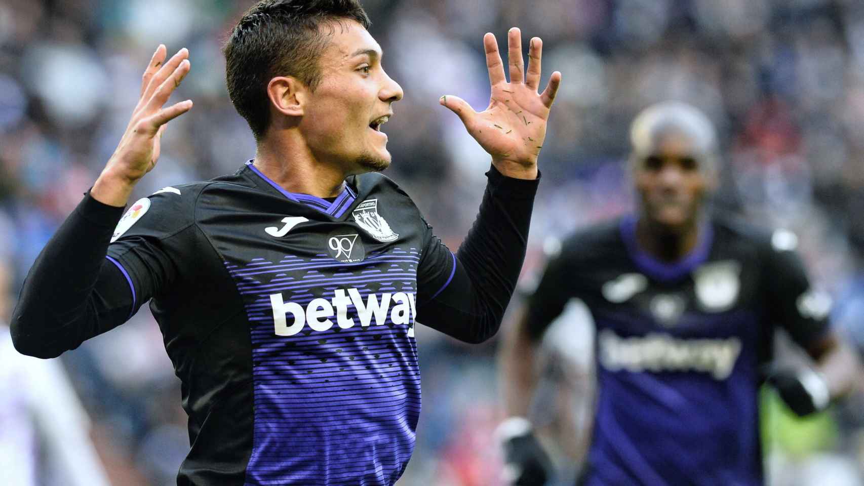 Óscar celebrando su gol al Valladolid