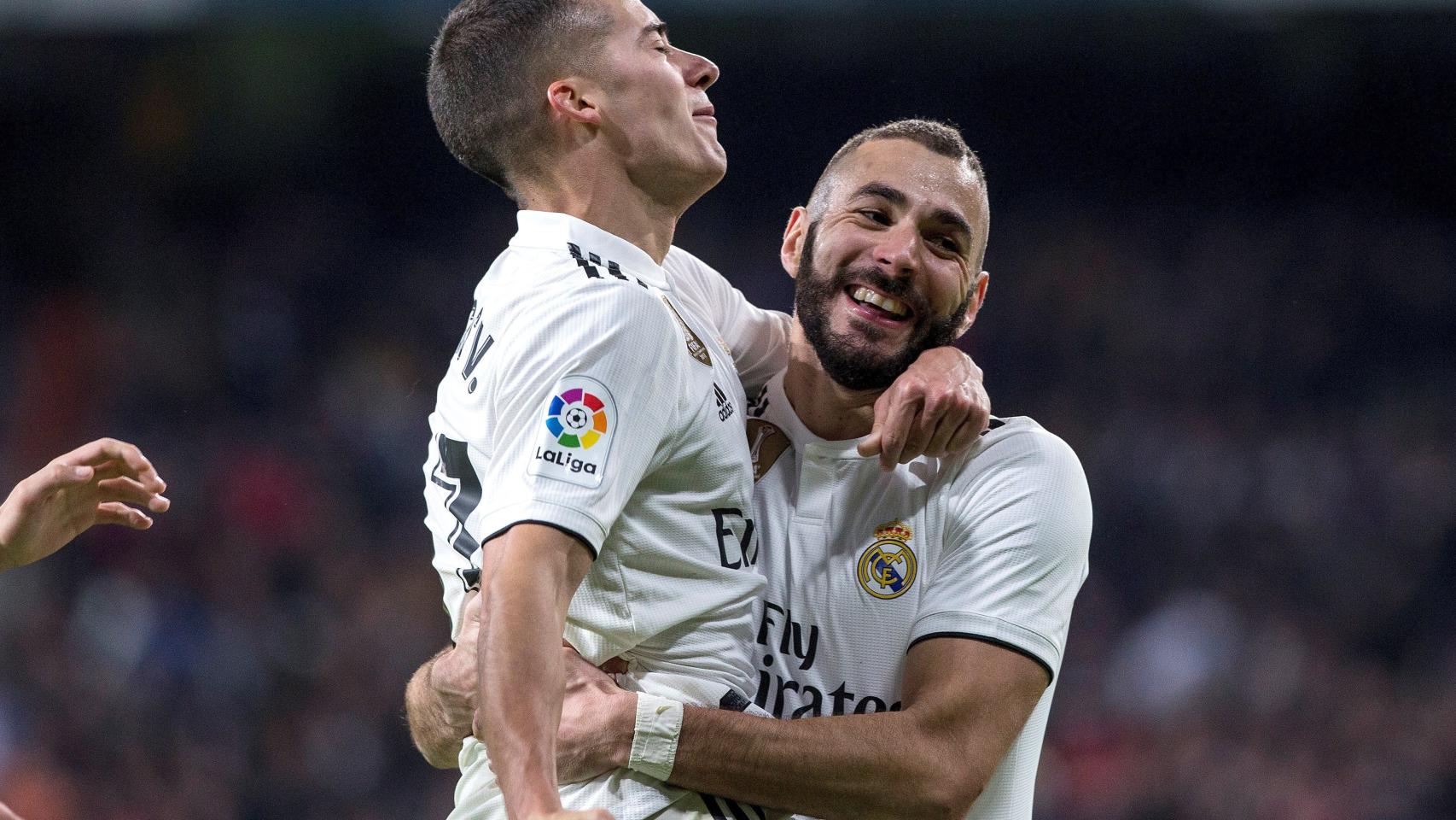 Lucas Vázquez y Karim Benzema celebrando un gol