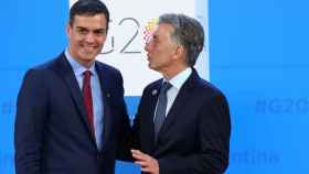 Pedro Sánchez es recibido por el presidente argentino Mauricio Macri en el G-20