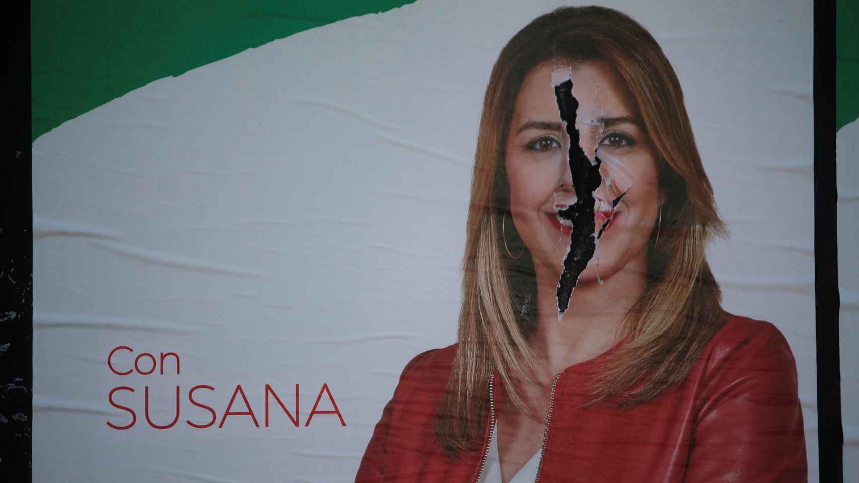Un poster rasgado de Susana Díaz en Ronda (Málaga)