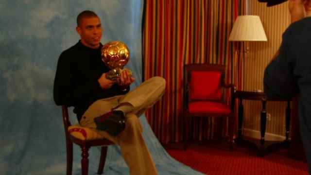 Ronaldo, con el Balón de Oro en 2002