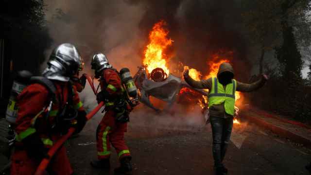 Los manifestantes provocan incendios en Francia