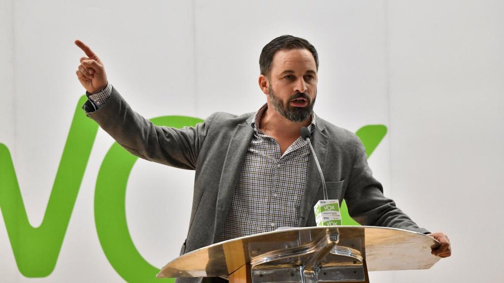Santiago Abascal, durante un mitin en Roquetas de Mar (Almería).