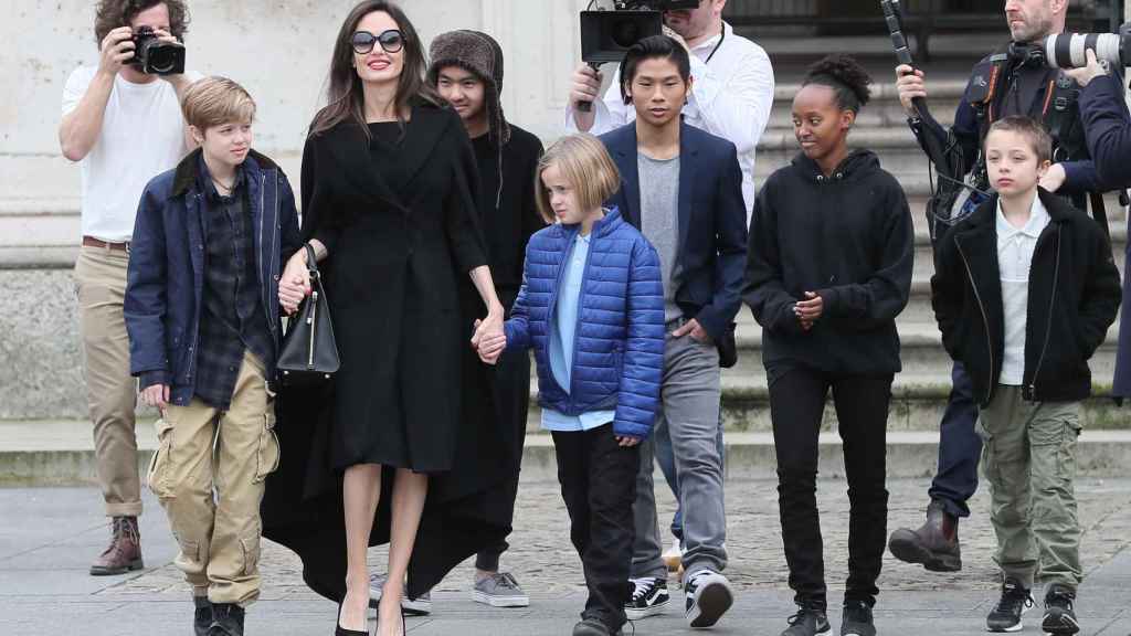 Angelina Jolie con sus hijos en una imagen reciente.