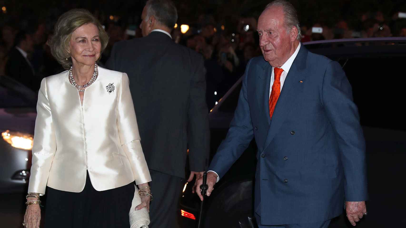 La reina Sofía y Juan Carlos acudiendo al concierto en honor a la griega.