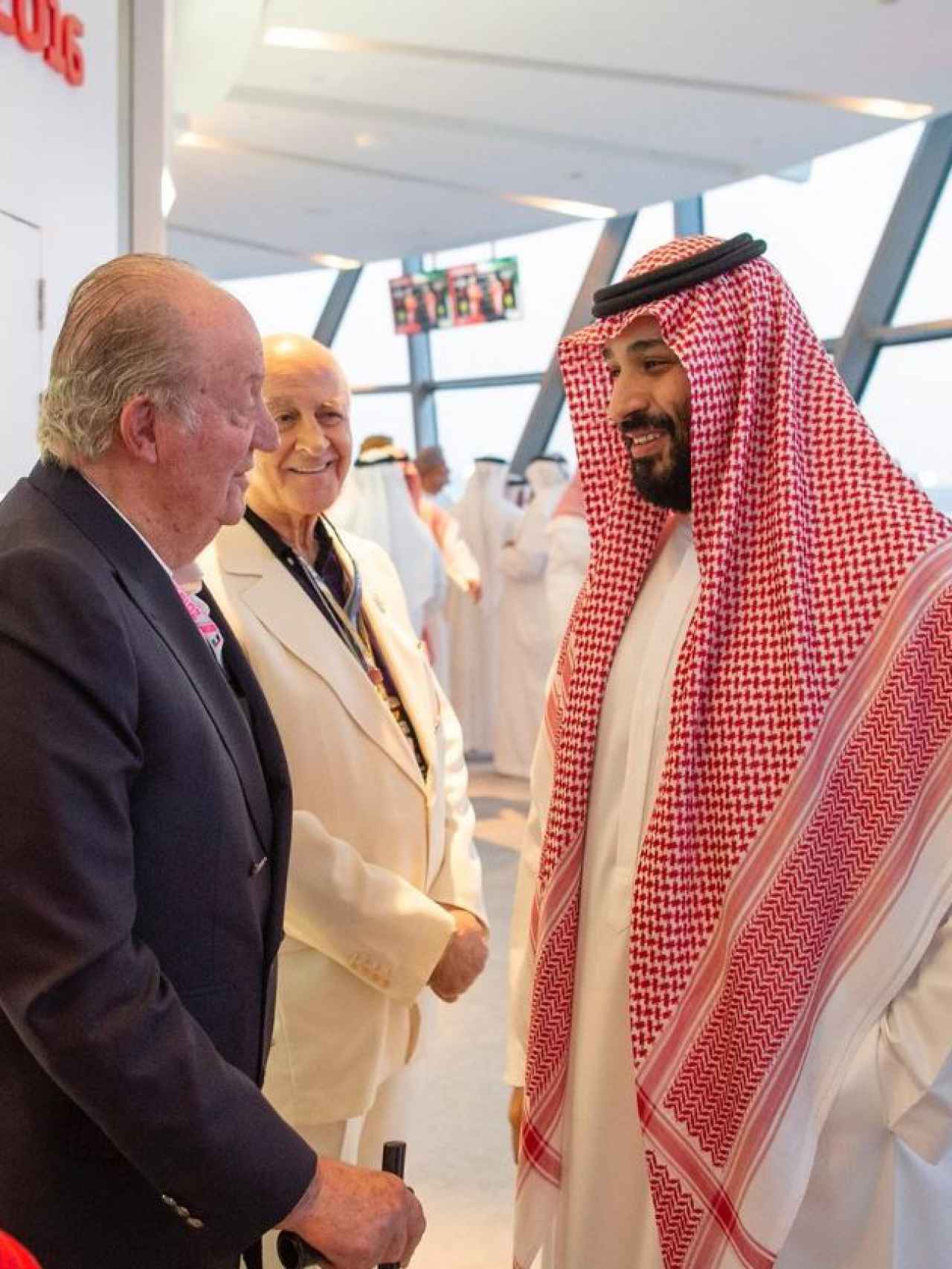 El rey Juan Carlos junto al príncipe heredero saudí.