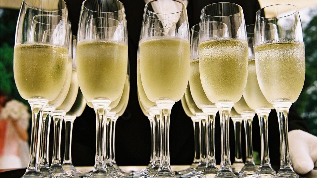 Putin le declara la guerra al champán francés La guerra del champán francés con el cava español: estas son las diferencias
