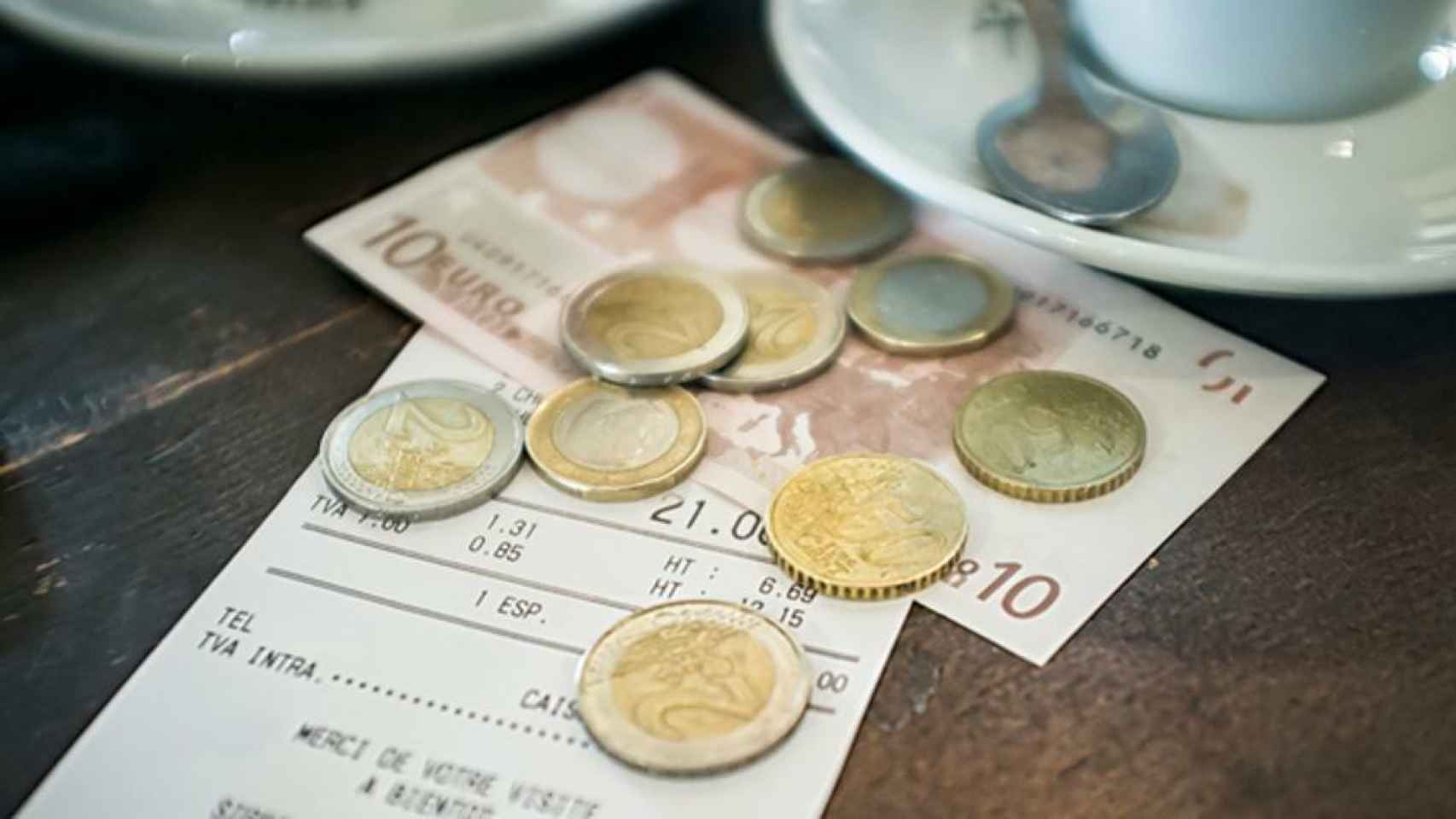 Imagen de archivo de un bar en el que se ha efectuado un pago en efectivo.