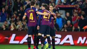 Los jugadores del Barcelona celebran un tanto en el Camp Nou