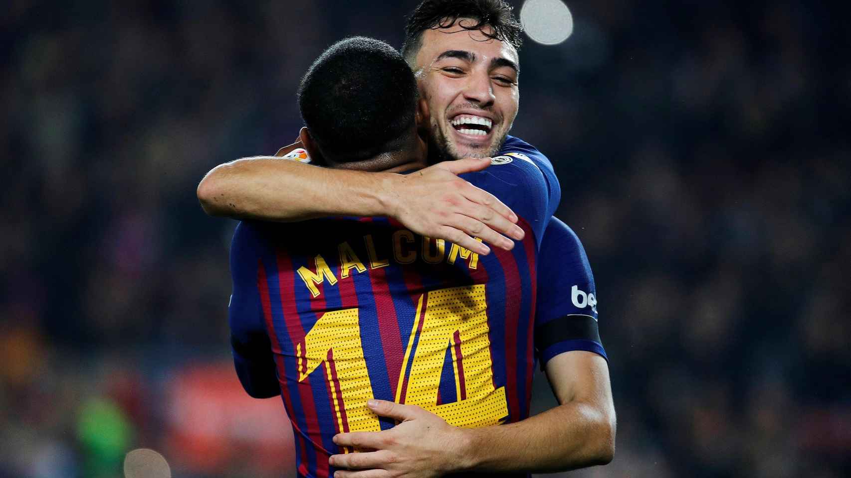 Munir celebra en un partido con el Barça