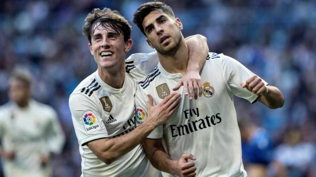 Marco Asensio y el defensa Álvaro Odriozola, festejan el gol del primero ante el Melilla