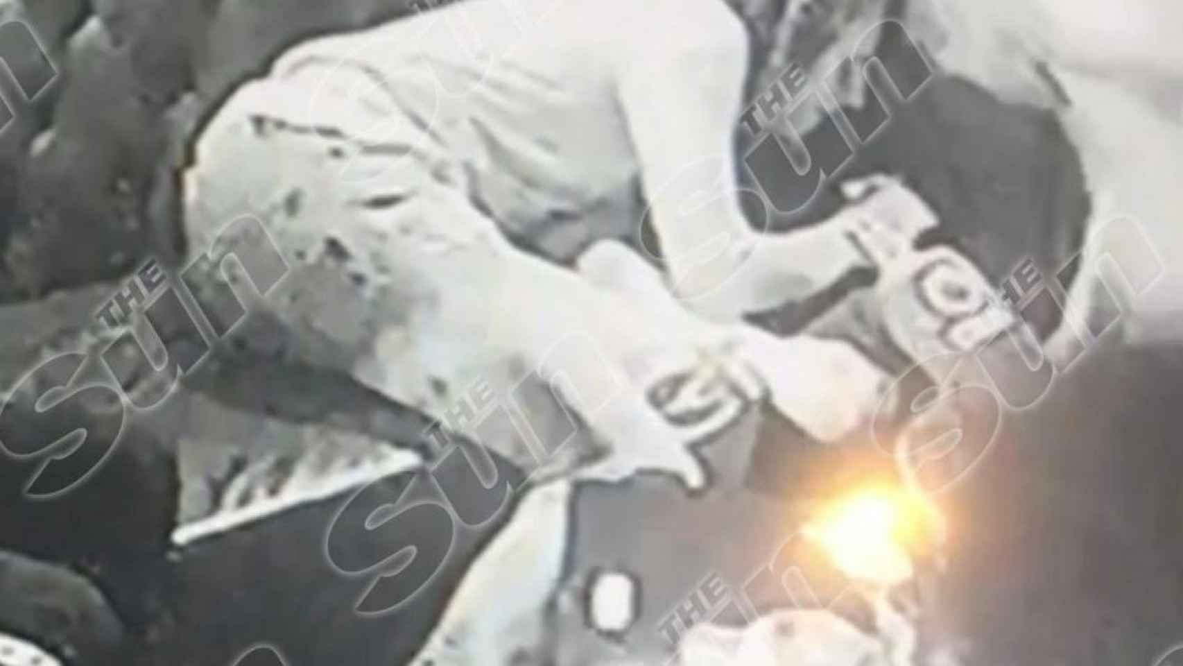 Guendouzi colapsando tras drogarse. Foto: The Sun
