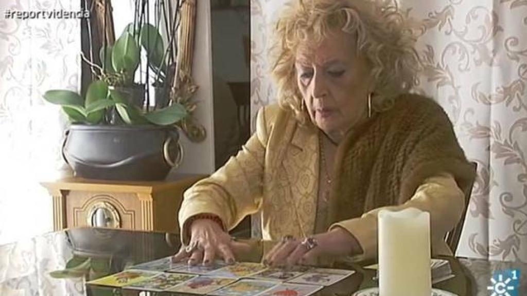 Qué fue de La Bruja Lola, la mítica vidente que le puso dos velas