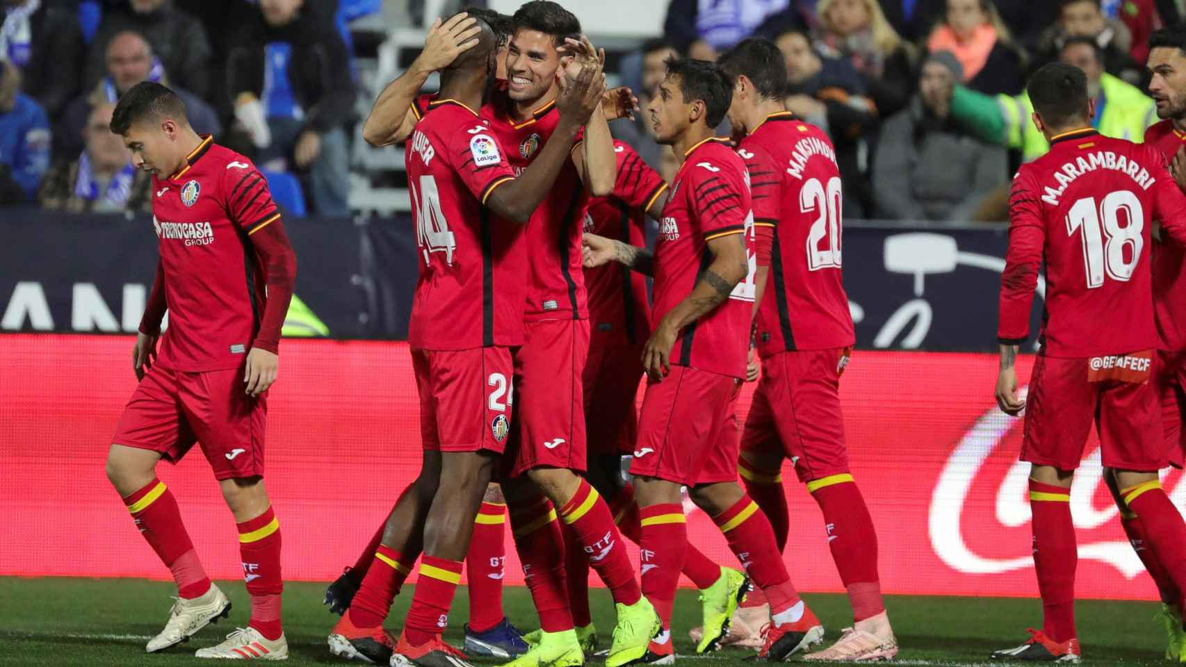 Cabrera celebra junto a sus compañeros su gol en el Leganés - Getafe de La Liga
