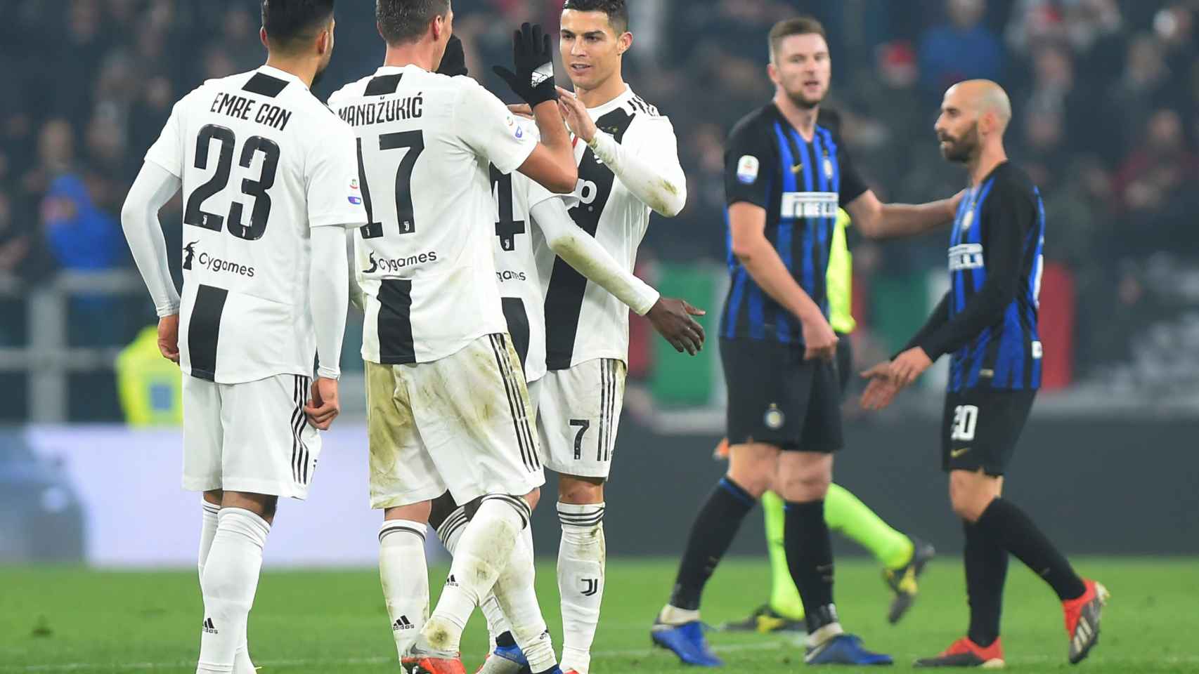 Los jugadores de la Juventus celebran la victoria