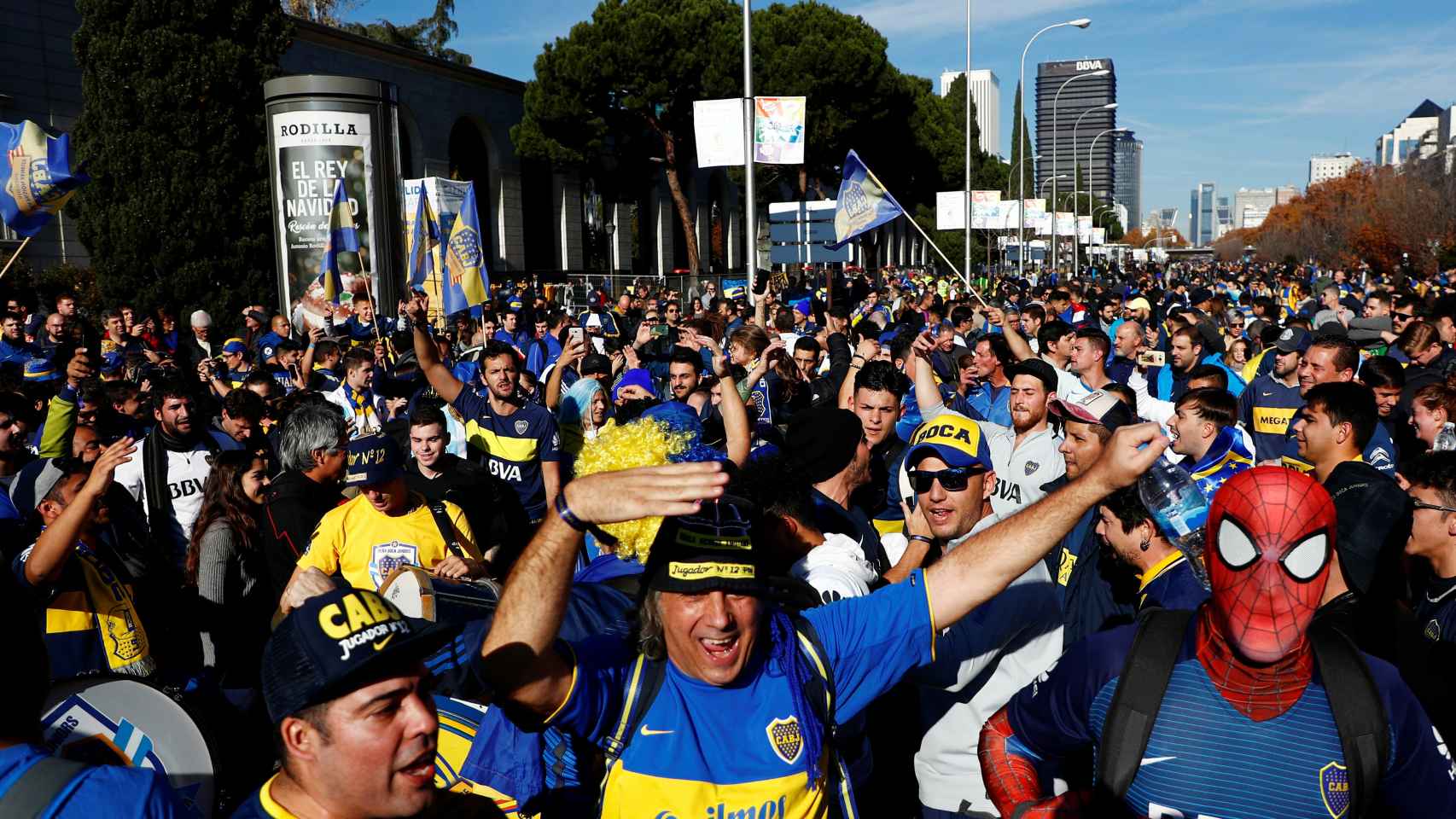 Aficionados de Boca Juniors en la fan zone.