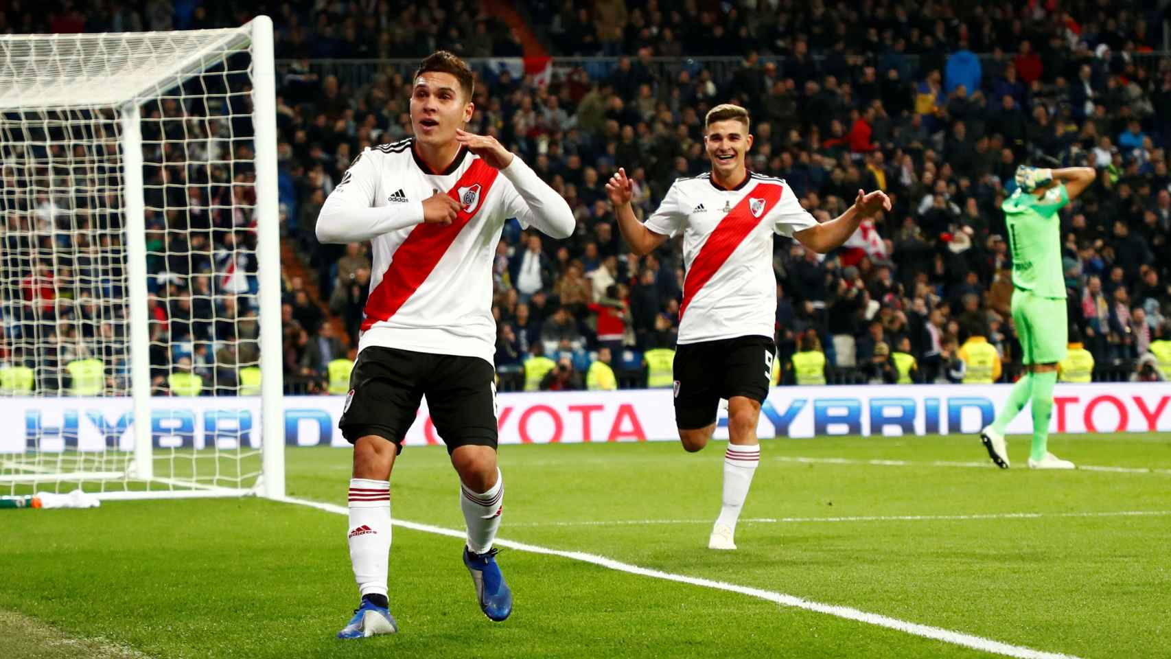 Palacios y Juan Fernando Quintero celebrando un gol
