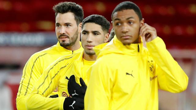 Achraf Hakimi durante un entrenamiento del Dortmund