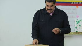 Nicolás Maduro acude a votar