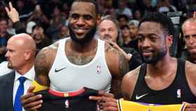 LeBron James y Wade en el encuentro entre Los Ángeles Lakers y Miami Heat