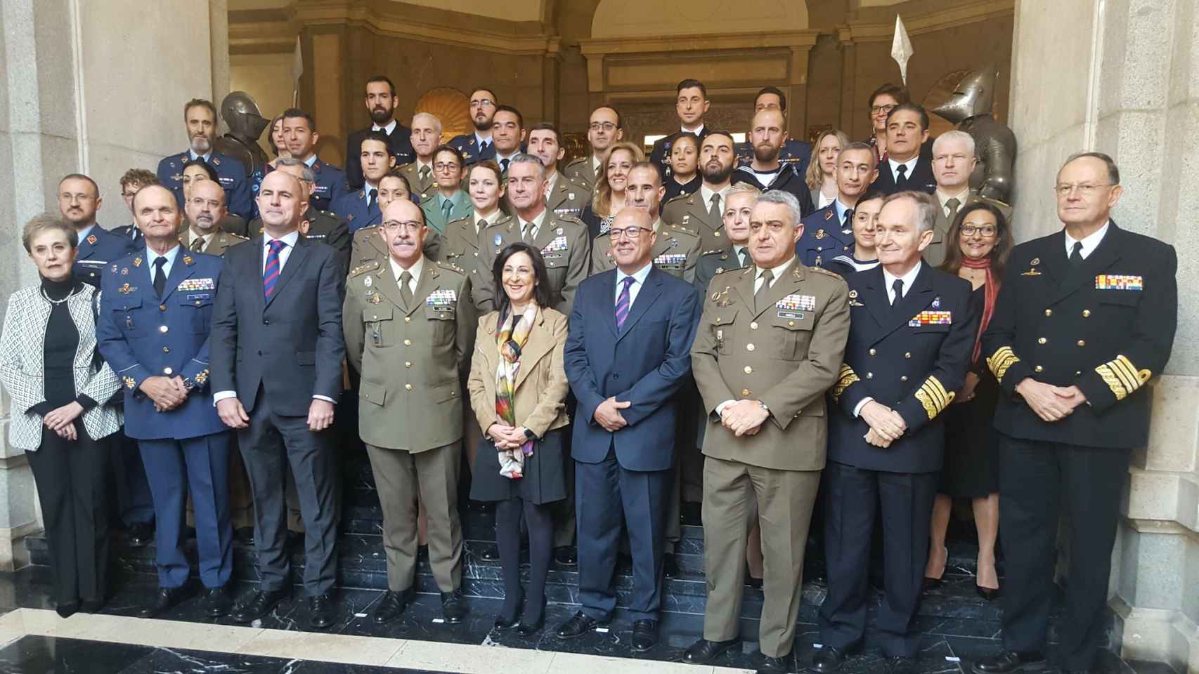 La ministra de Defensa, Margarita Robles, junto a los máximos representantes militares, en el acto celebrado este martes.