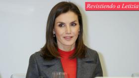 La reina no 'suelta' el tono aburrido, aunque esta vez combinado con el teja.