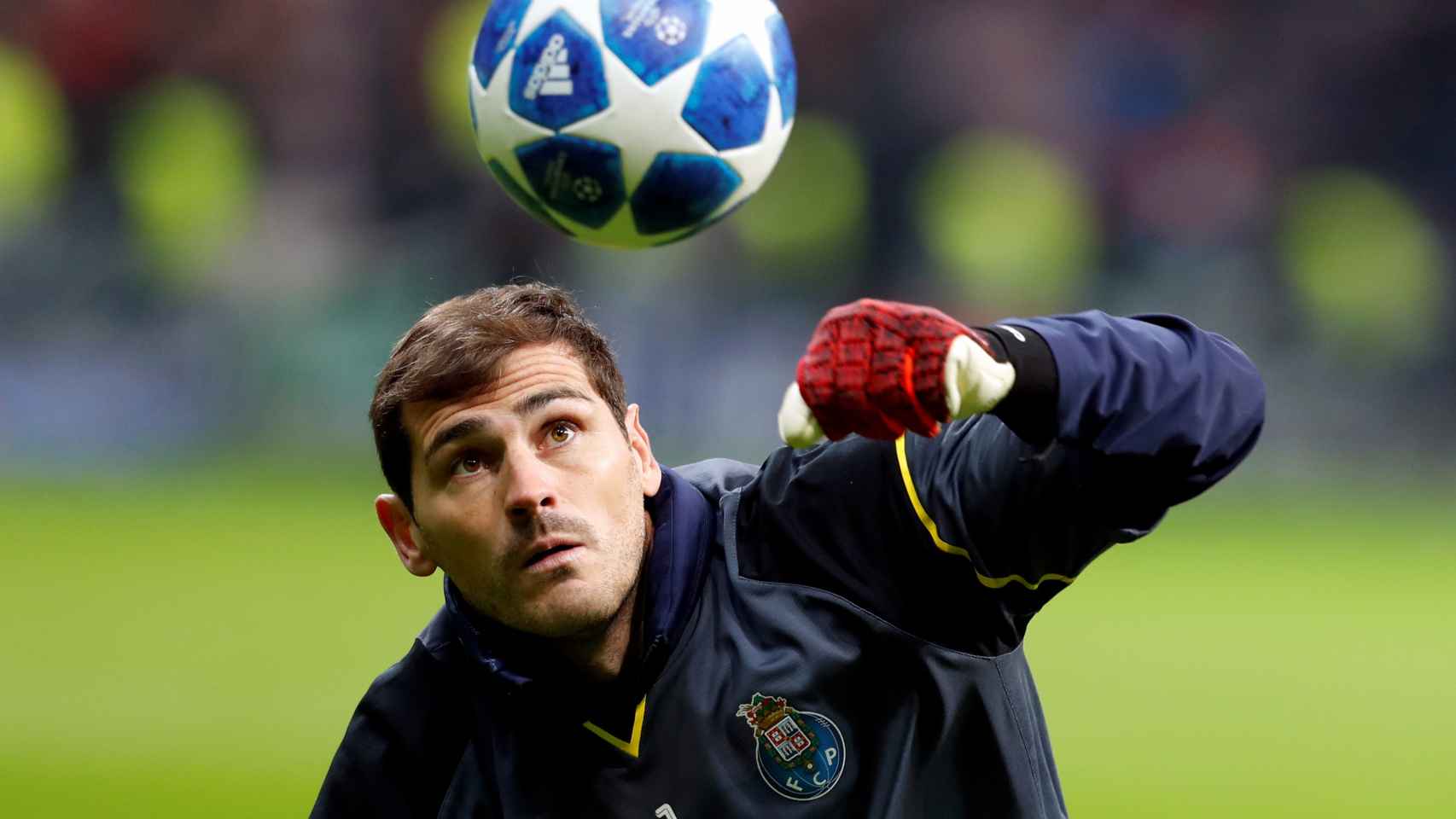 Casillas durante el calentamiento del Galatasaray-Oporto