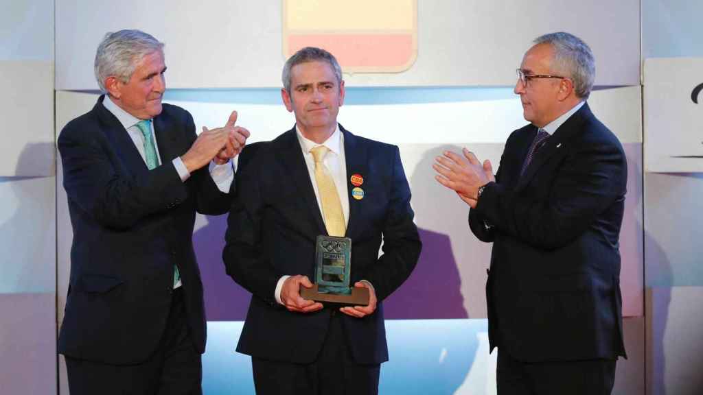 El padre de Celia Barquín recibe un premio en la Gala anual del Comité Olímpico Español