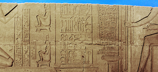 Instrumental médico grabado en el muro del Templo de Kom Ombo. Adolfo Plasenecia