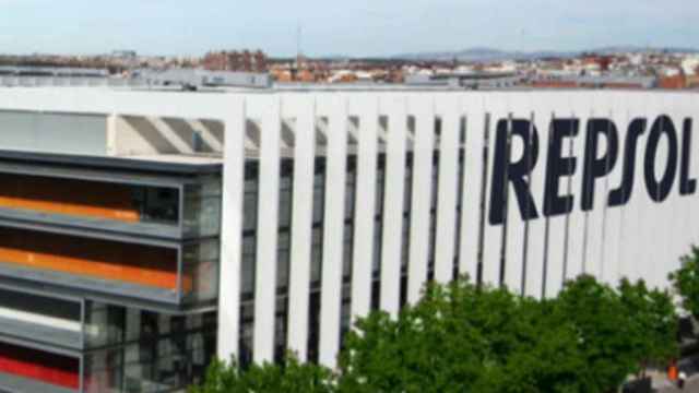 Edificio de la sede madrileña de Repsol que acogerá la próxima junta.