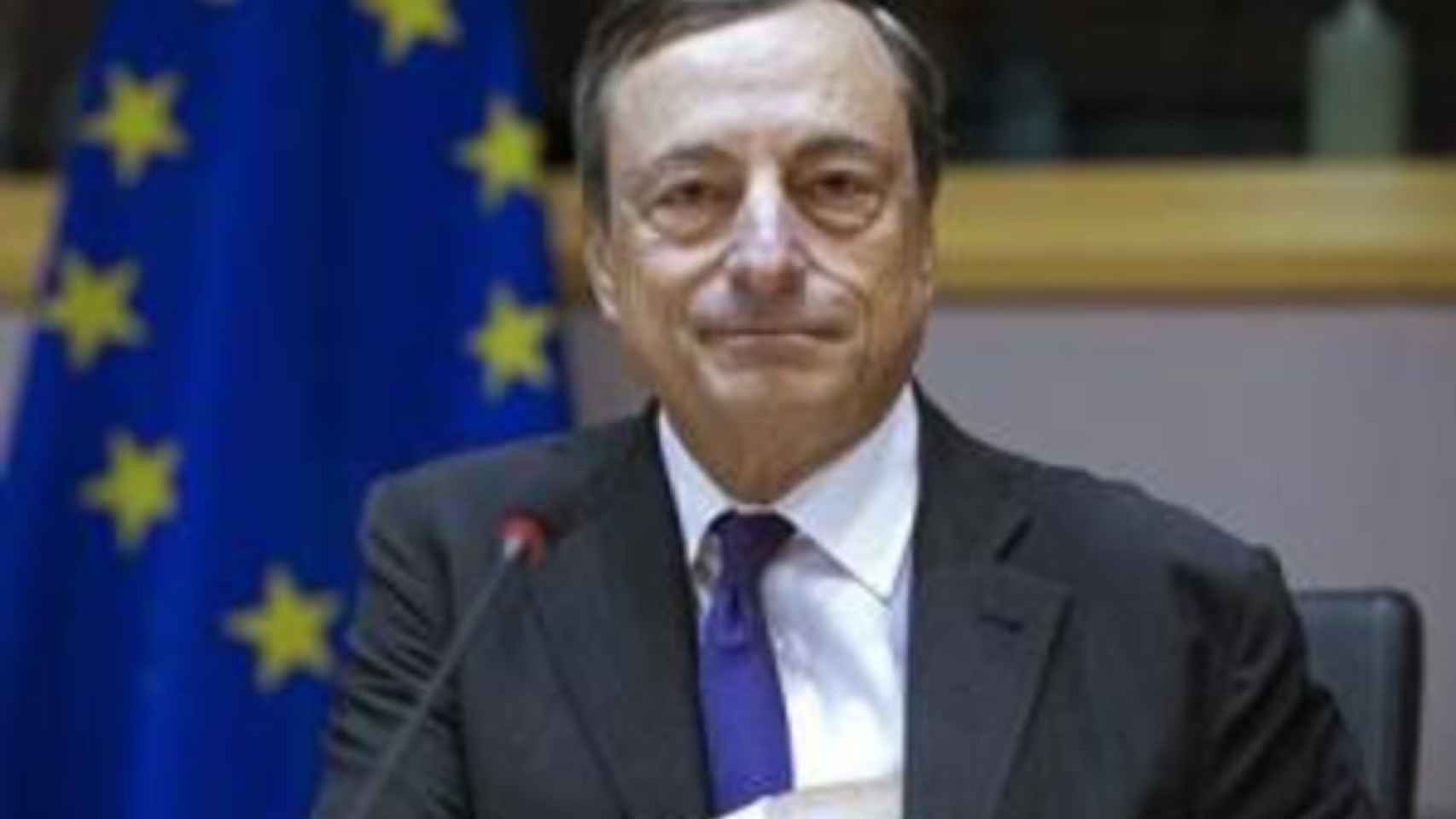 Draghi insiste en que el BCE dejará de comprar activos en enero pese al debilitamiento económico